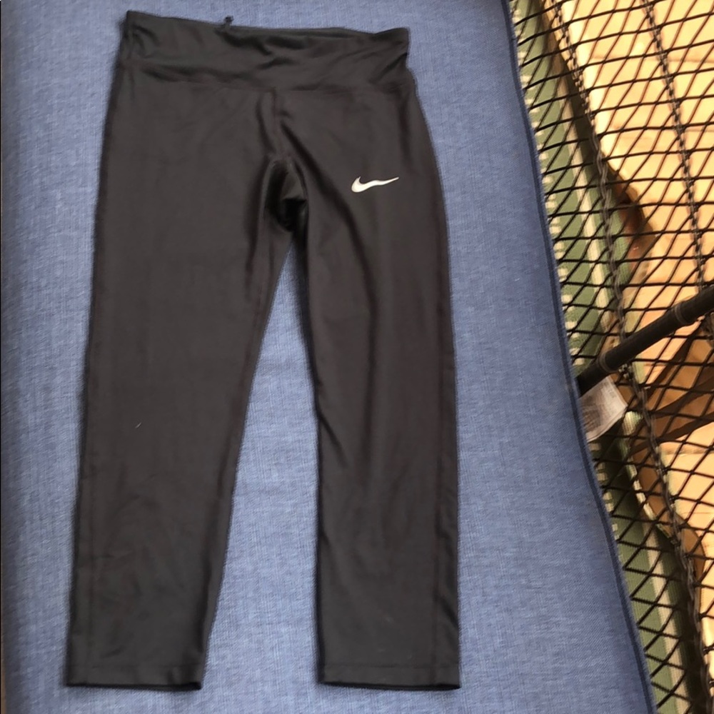 Women’s Nike Dri-fit crop legging.  Small